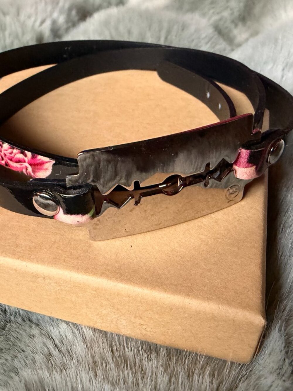 McQ Alexander McQueen Floral Razor-Blade Wrap Bracelet - Picture 7 of 10